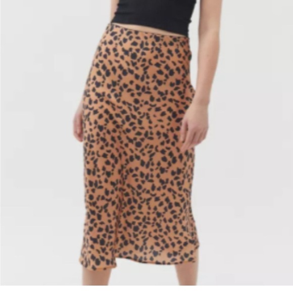 Urban Outfitters Dresses & Skirts - Urban outfitters Leopard Print Midi Skirt